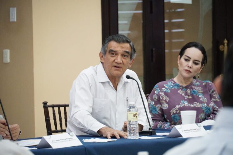 Confía Américo que la próxima legislatura tumbe protección a Cabeza de Vaca y sus leyes fast track