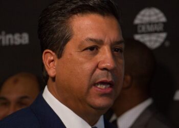 Cabeza de Vaca solicita amparo “buscador” en Texas; quiere saber de qué se le acusa