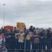 Tamaulipecos reciben a AMLO en Victoria con solicitudes de apoyo