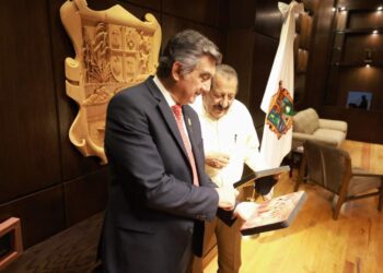 Se reúnen el gobernador y líder del SNTE