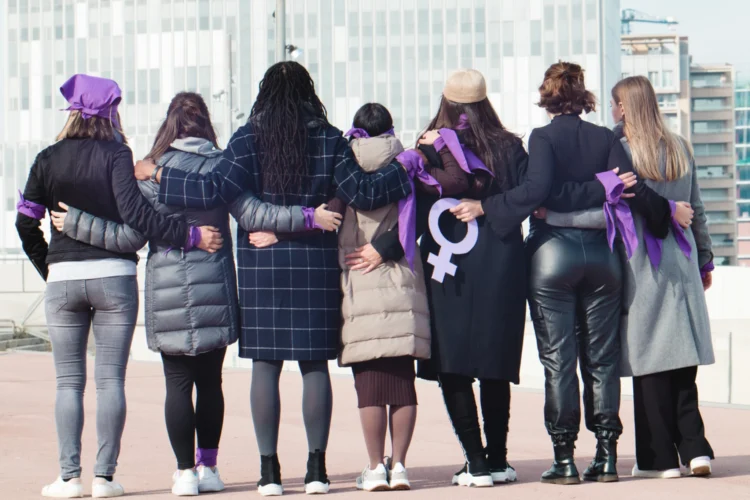 ¿Por qué no felicitar el 8 de marzo a las mujeres?