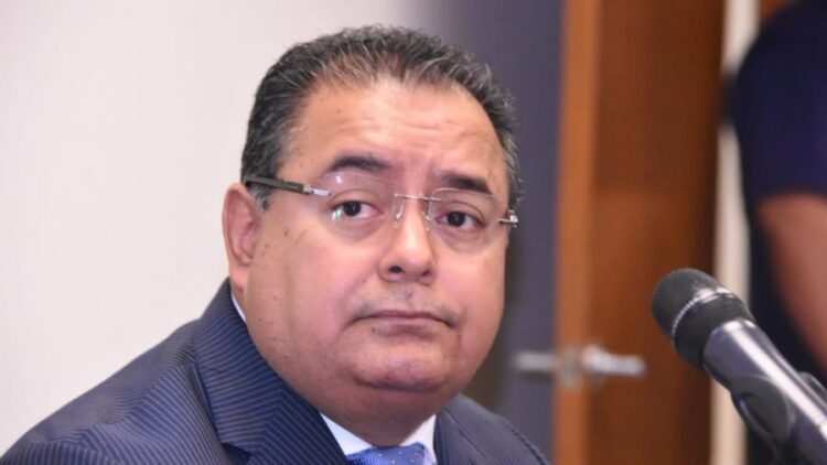 Exigen al fiscal anticorrupción que trabaje… y se ampara de nuevo para no hacerlo