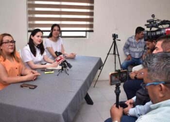 Presenta Mayra Benavides proyecto “abraza un árbol”