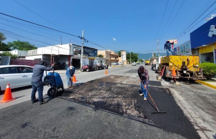 Intensifica municipio arreglode calles en la ciudad y ejidos