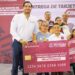 Carlos Peña concluye entrega de becas municipales