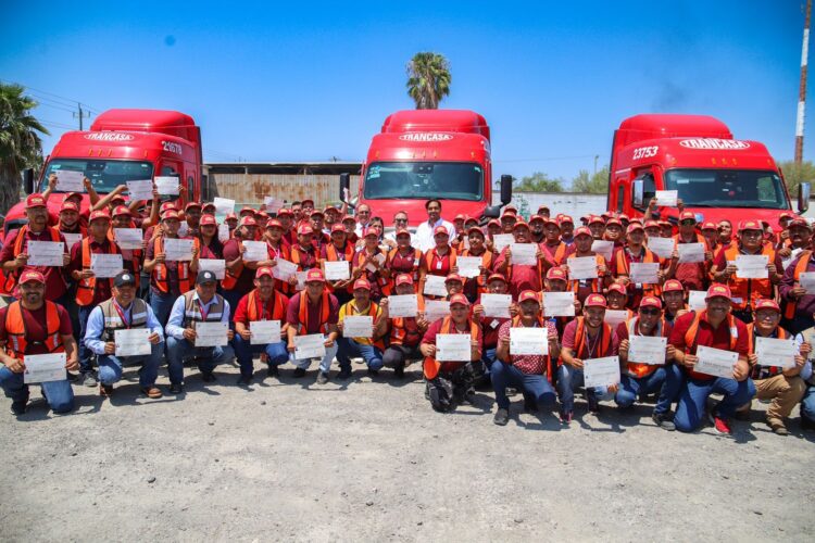 Egresa nueva generación de 123 operadores de quinta rueda