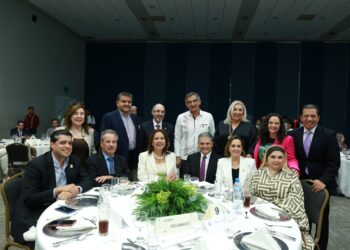 Reafirma gobernador apoyo a empresarios para atraer inversiones