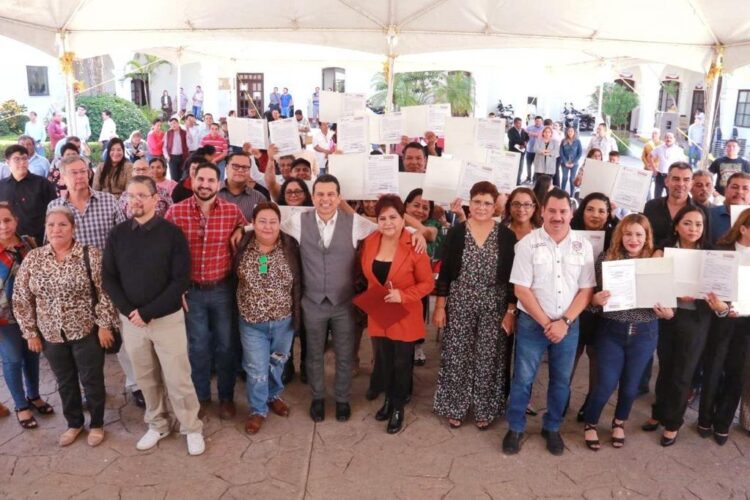 Entrega Municipio actas de jubilación a sindicalizados