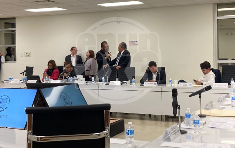 Auditor pide comparecencia privada para aclarar cuentas públicas y no aclara nada