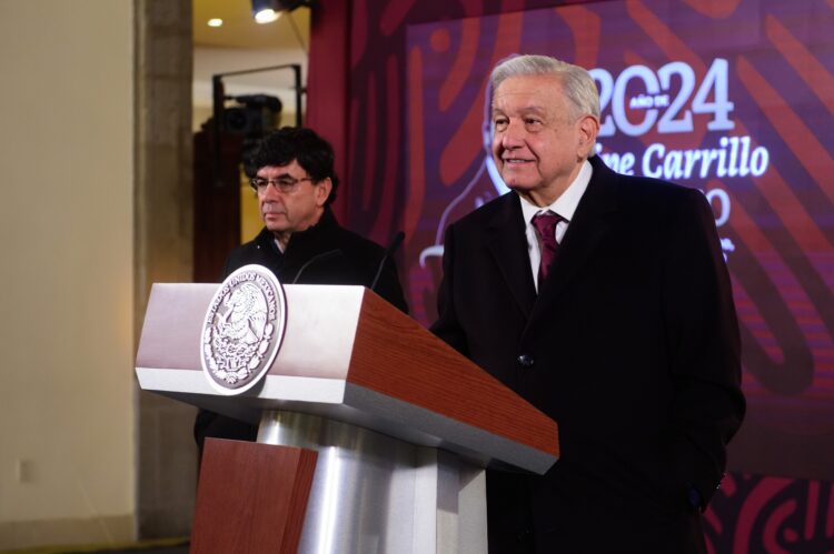 "Sí fue hackeo", dice AMLO sobre filtración de datos personales de periodistas de la mañanera