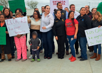 Carmen Lilia Canturosas entrega obras de pavimentación al poniente de Nuevo Laredo