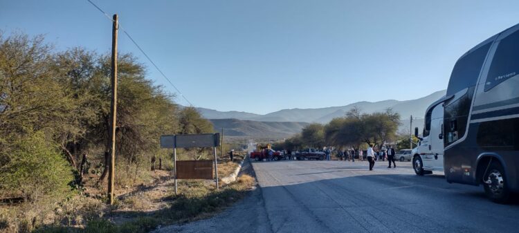 Día 2: vecinos se oponen a pagar cuota en la Rumbo Nuevo
