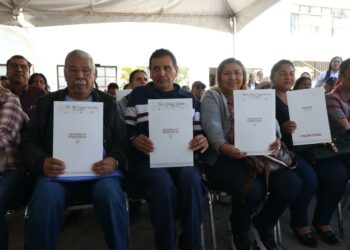 Entregan escrituras a familias victorenses