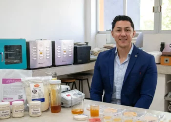 Elaboran en la UAT innovadores productos derivados de la miel de abeja