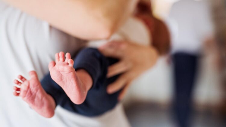 Permisos de paternidad, insuficientes para cerrar la brecha de género en el trabajo