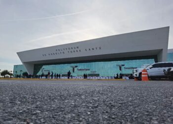 Habilitan poliforum como albergue ante altas temperaturas