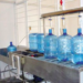 Suspenden 25 expendios de agua embotellada