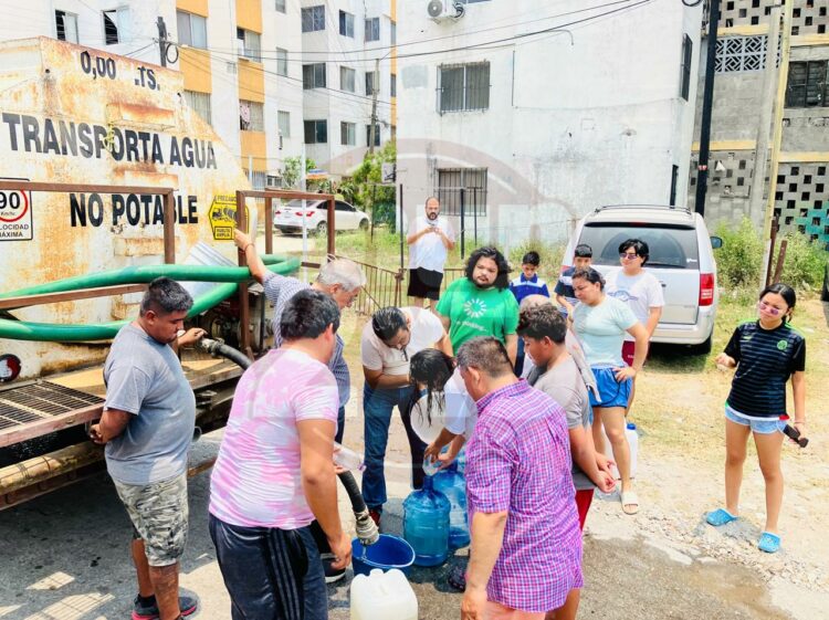 Bloqueos en el sur de Tamaulipas por falta de agua; Comapa ofrecerá pipas. Foto de Tania Villanueva/EnUn2x3