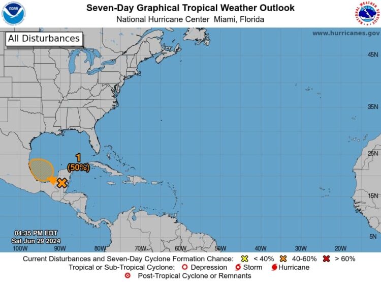 Protección Civil Tamaulipas monitorea el disturbio tropical con potencial ciclón tropical ubicado al sur del golfo de México.
