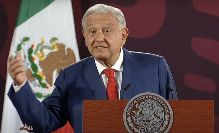 "No pasó a mayores": López Obrador sobre agresión con botella de agua en Veracruz. Foto tomada de video