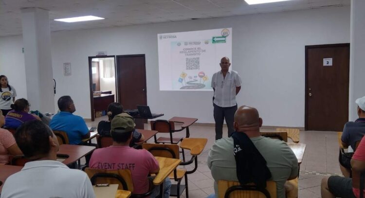 Cumplen automovilistas con enseñanza de Condúcete Bien que impartió Gobierno de Reynosa