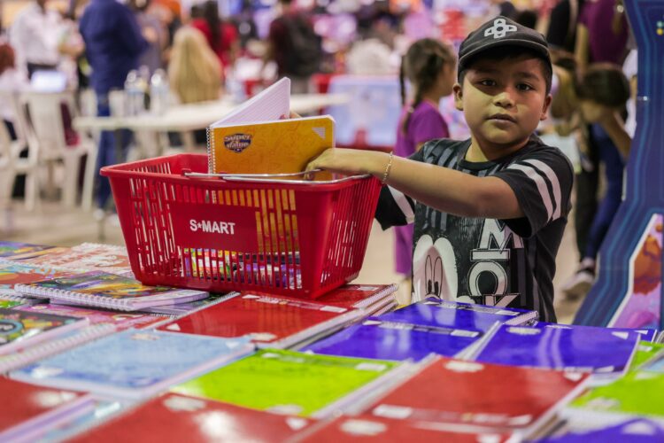 Ofrecen proveedores cientos de productos en la Feria de Regreso a Clases 2024