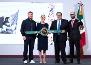 'Canelo' Álvarez anuncia clase masiva de box junto a Sheinbaum. Foto de Presidencia de México