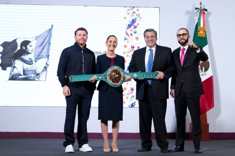 'Canelo' Álvarez anuncia clase masiva de box junto a Sheinbaum. Foto de Presidencia de México
