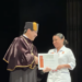 Reconoce la UAT a Danna Paola, amiga de Melanie, con Premio a la Labor Humanista. Foto tomada de video