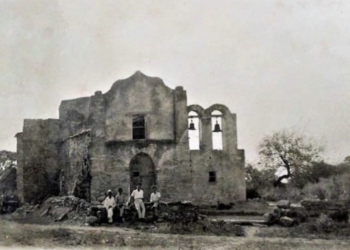Fotografía de la Iglesia de Nuestra Señora del Rosario de Santillana. ca. 1930, Colección Particular