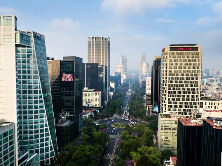 Crece PIB 0.2 por ciento en el primer trimestre de 2025: INEGI. Foto de Carlos Aranda para Unsplash