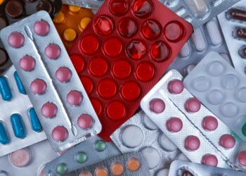 Gobierno inhabilita a empresa por incumplimiento en venta de medicamentos; investiga a 16 más. Foto de Volodymyr Hryshchenko para Unsplash