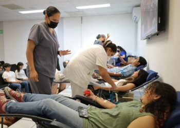 Colaboran estudiantes de la UAT en campaña altruista para la donación de sangre