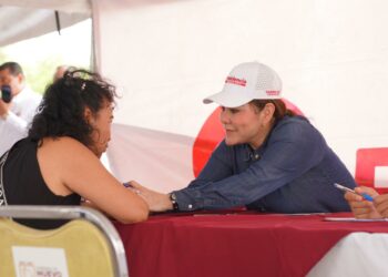 Atiende la alcaldesa Carmen Lilia Canturosas peticiones ciudadanas