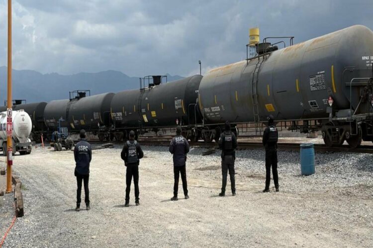 El objetivo es erradicar el huachicol: Sheinbaum. Foto de X Omar García Harfuch