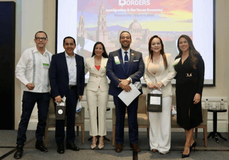 Participa Carmen Lilia Canturosas en foro binacional sobre economía y migración