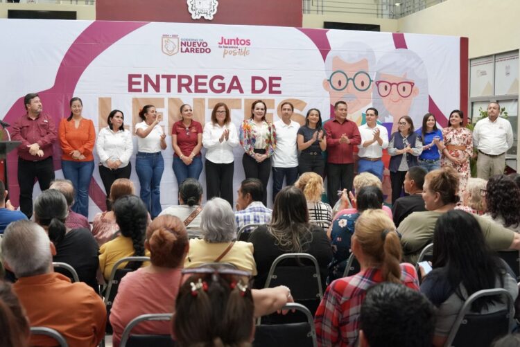 Entrega Alcaldesa Carmen Lilia Canturosas y cabildo 155 pares de lentes
