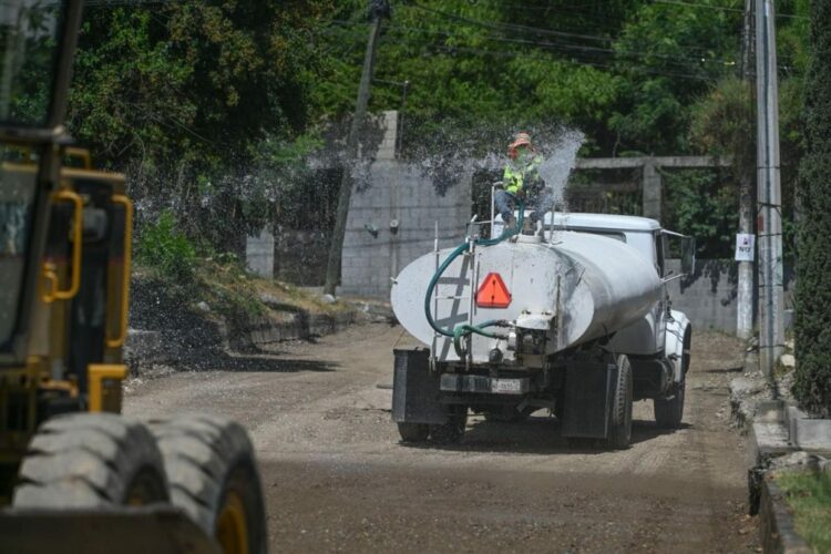 Supervisa alcalde obra de concreto hidráulico en la Simón Torres