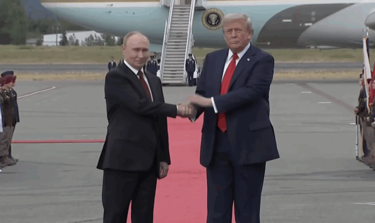 Llegan Trump y Putin a Alaska para reunión sobre Ucrania. Foto tomada de video