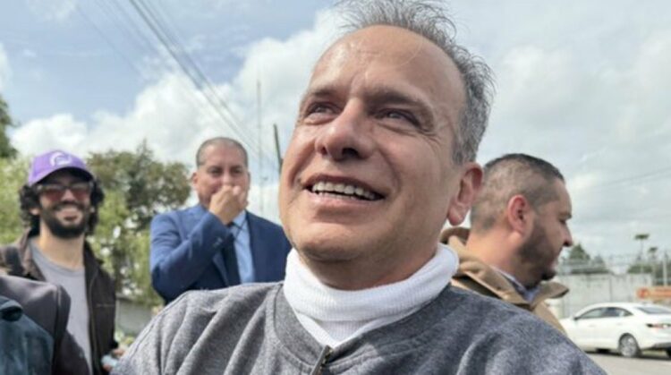 Liberan a Israel Vallarta después de casi 20 años sin sentencia. Foto de X