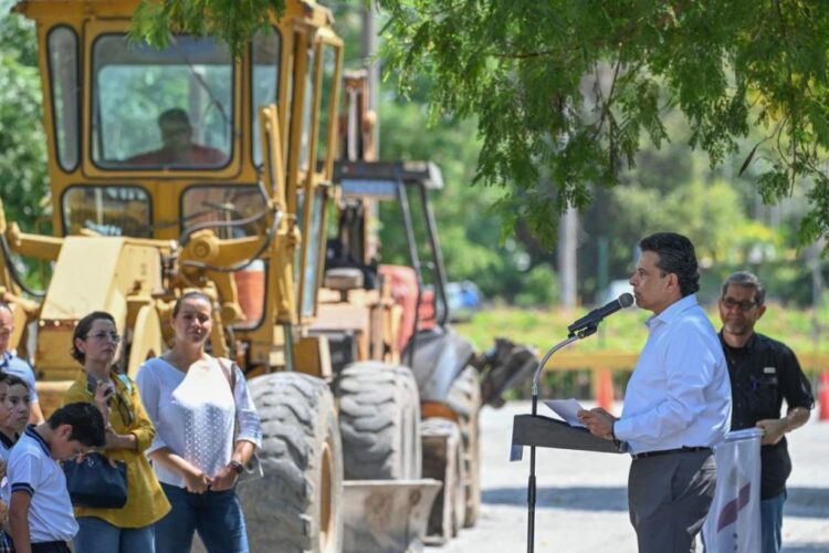 Inicia Municipio una obra más de pavimentación en la colonia Lázaro Cárdenas