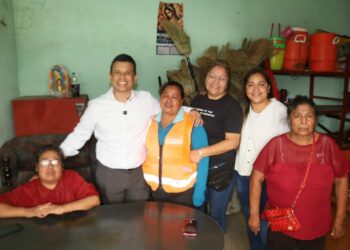 Reconoce alcalde labor de servicios públicos