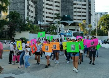 Menor de 15 años cumple cuatro días desaparecido en Acapulco; padres claman a la Marina que lo busque. Foto de Rosalba Ramírez