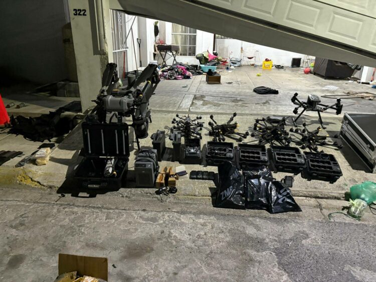 Detienen a integrante de célula delictiva con armas y explosivos en Reynosa. Foto de Vocería de Seguridad de Tamaulipas