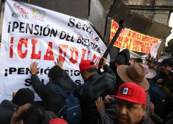 CNTE inicia concentración en el Zócalo; Sheinbaum asegura que no se comprende manifestación. Foto de Daniel Augusto/Cuartoscuro