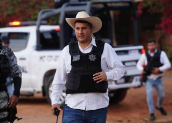 Detienen a escoltas del alcalde de Uruapan, Carlos Manzo/Archivo