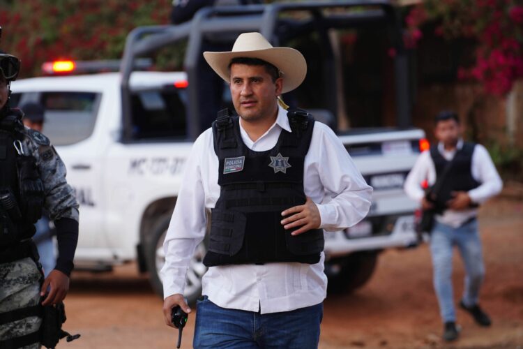 Detienen a escoltas del alcalde de Uruapan, Carlos Manzo/Archivo