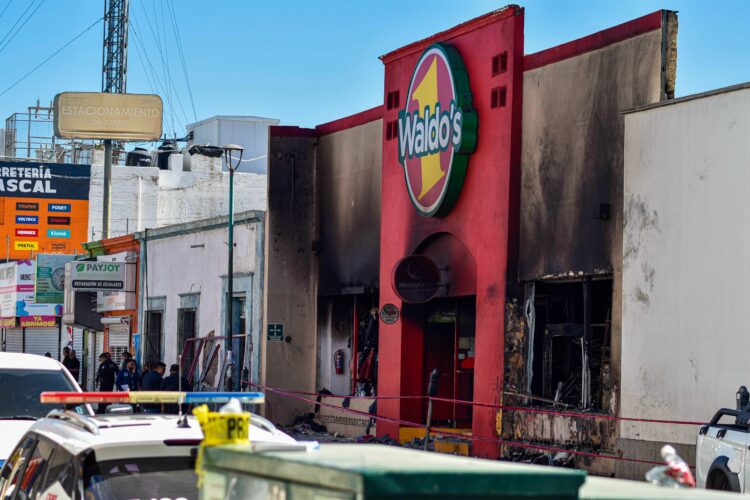 Permanecen tres personas hospitalizadas tras explosión en Waldo's de Hermosillo. Foto de Arturo Castro/Cuartoscuro