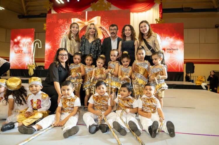 Celebran Gala de Navidad Familia UAT 2025