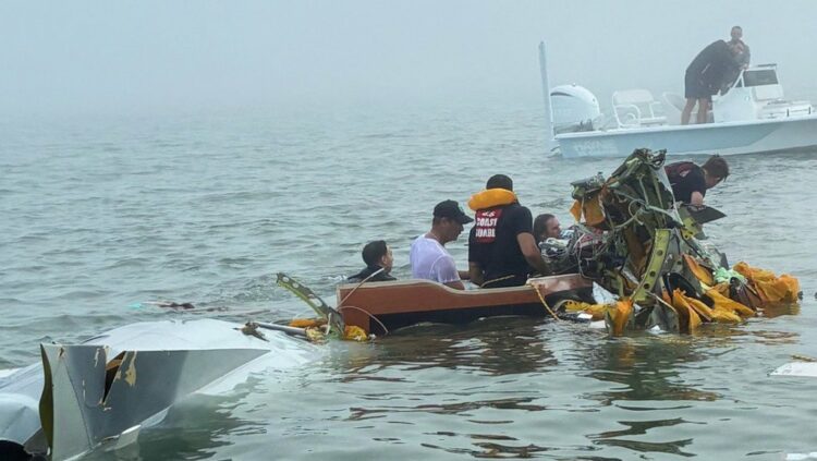 Continúa búsqueda de un desaparecido por accidente aéreo en Galveston. Foto de X